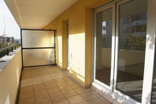  Appartement à louer 3 pièces 65 m²