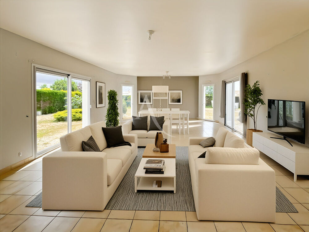 Maison familiale de 145 m² avec double garage ! Environnement calme et accès centre-bourg par piste cyclable