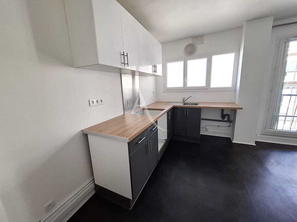 Location Appartement Appartement 2 pièces rénové avec balcon et garage ? Centre-ville de Limeil-Brévannes Limeil brevannes