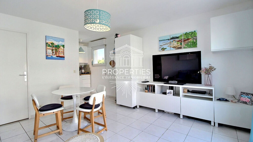 Vente Appartement LE LAVANDOU - GRAND JARDIN - T2 RENOVE - DERNIER ETAGE - TERRASSE - PARKING - PISCINE Le lavandou