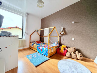  Appartement à louer 3 pièces 77 m²