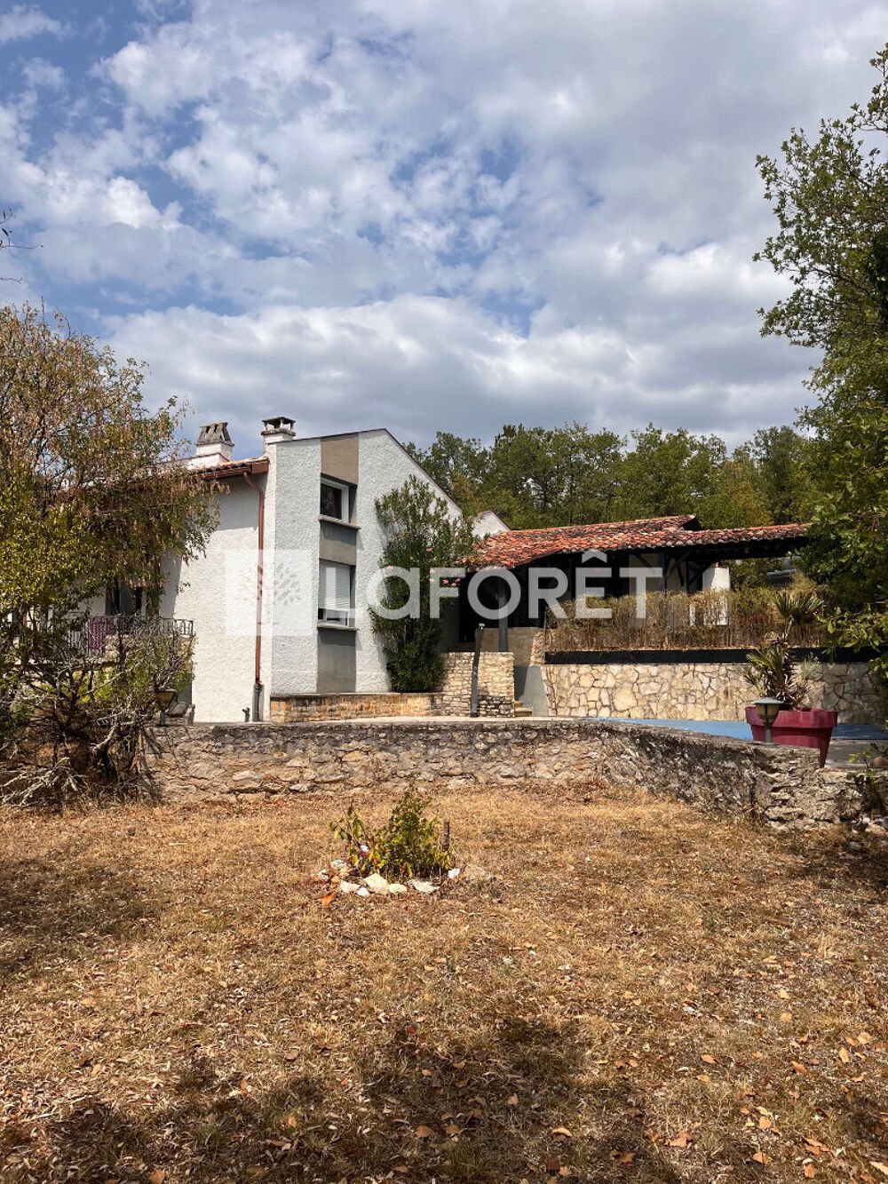 Vente Maison Mercués 10 mn de Cahors Maison d'architecte sur 7000m² de terrain. Mercues