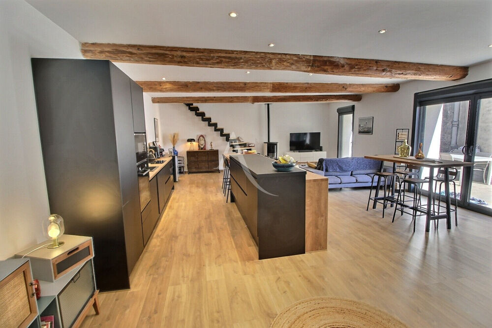 ANCIENNE BATISSE ENTIEREMENT RÉAMÉNAGÉE DEVELOPPANT 155 M² + GARAGE ET GRANGE