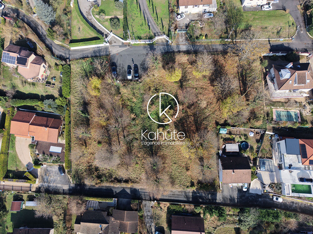Vente Terrain Terrain de 944 m2 avec vue panoramique situé à Trévoux, CES de 20%, quartier résidentiel et calme, proche des commodités. Trevoux