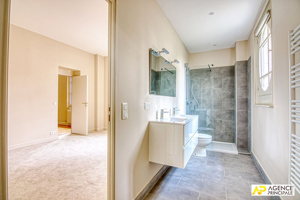 Vente Appartement Versailles Glatigny Appartement d'exception duplex 6 pièces  155.44 m² carrez situé au 1er et dernier étage d'une propriété divi Versailles