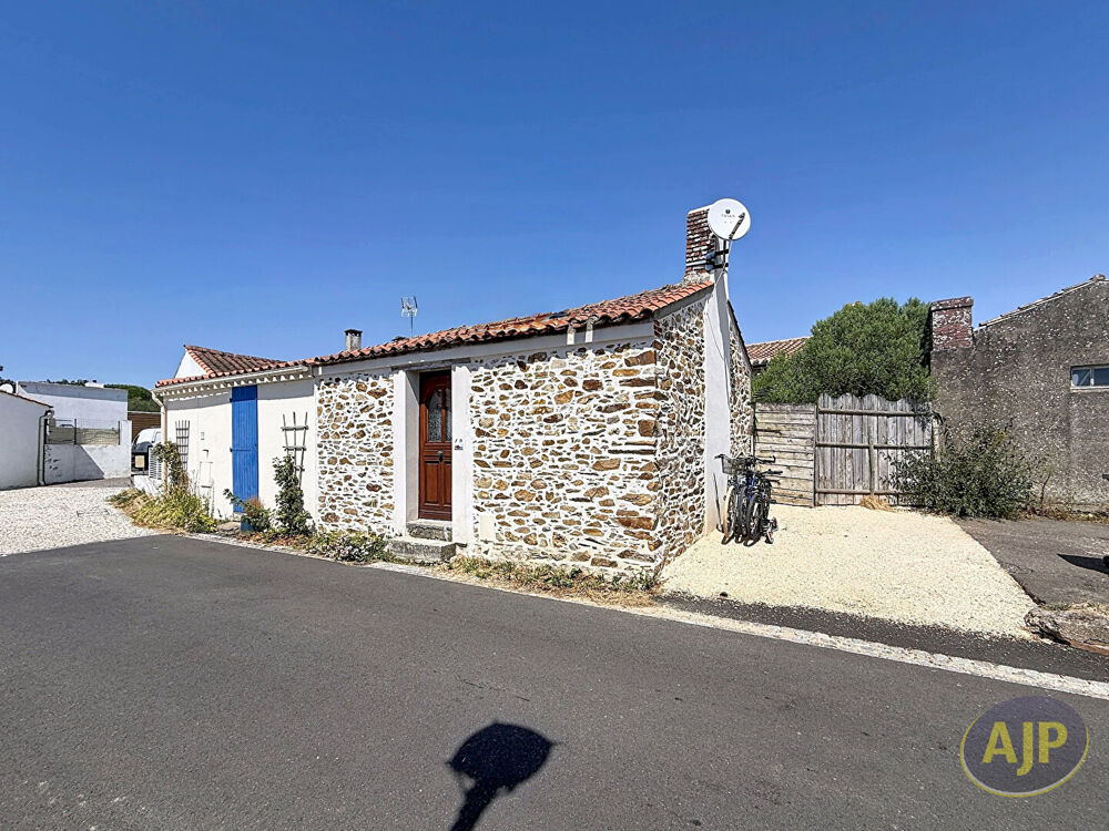 ILE D'OLONNE , proche de Les Sables d'Olonne, maisonnette une pièce.