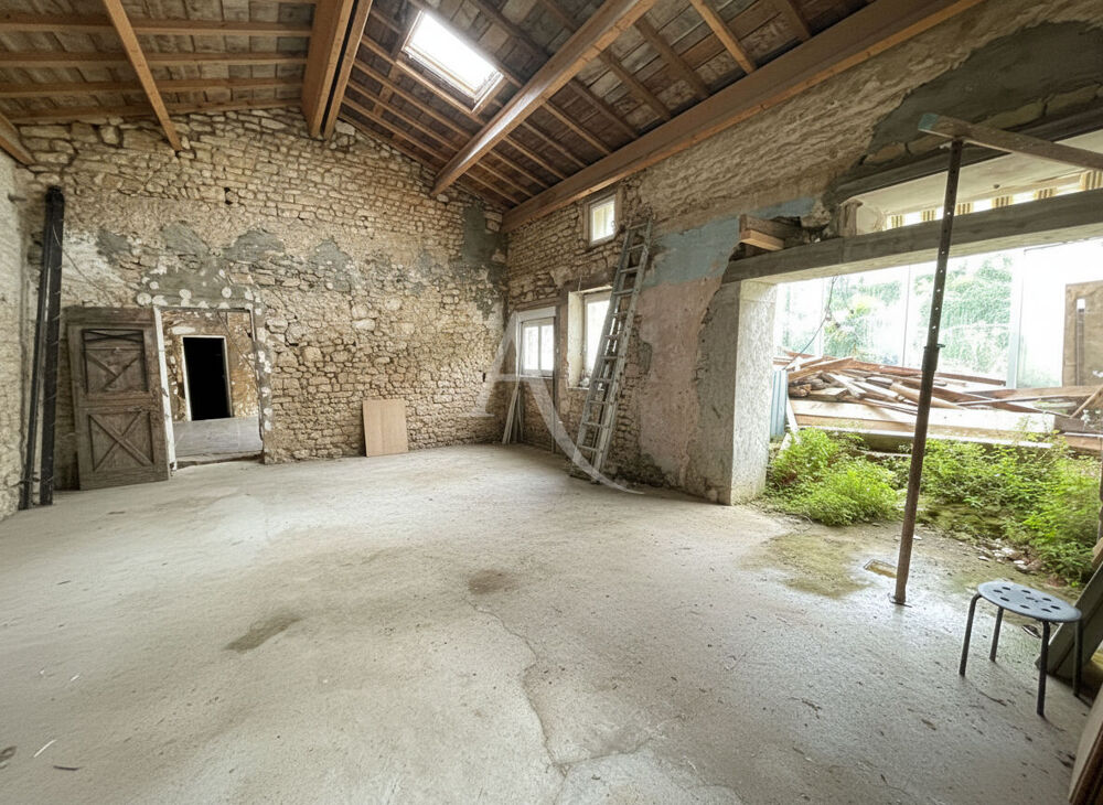 Vente Maison Rare à St Agnant:  Maison de 190 m² à réinventer sur un terrain de 1300 m² constructible : un potentiel exceptionnel ! Saint agnant