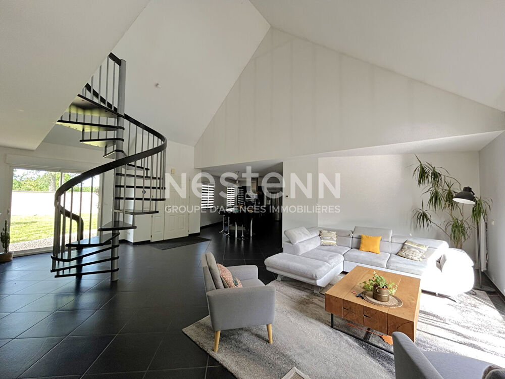 Maison contemporaine 3 chambres et une mezzanine sans travaux avec garage et piscine