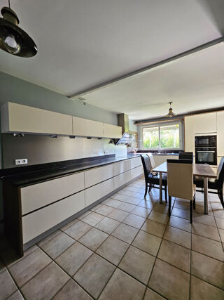  Maison à vendre 8 pièces 215 m²