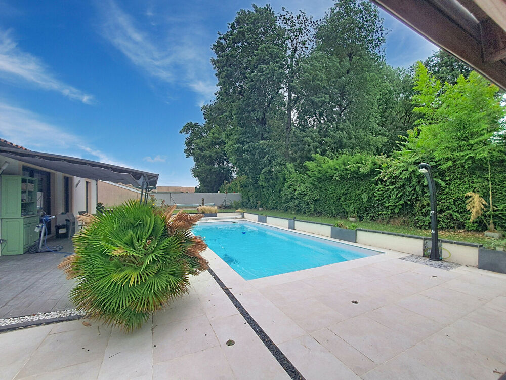 Maison de type 4 ,garage attenant, piscine...
