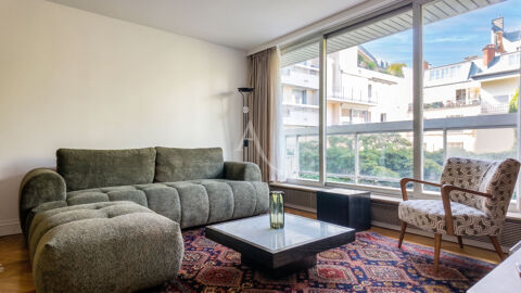  RUE SAINT-DOMINIQUE Appartement meublé 4 pièces - 2 chambres avec balcon filant et vue Tour Eiffel ! Appartement - 4 pièce(s) - 83 m²