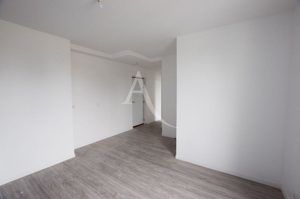 Location Appartement PROCHE GARE NANGIS, APPARTEMENT 2 PIECES AU 2EME ETAGE, SEJOUR AVEC COIN CUISINE AMENAGEE, CHAMBRE, SALLE D'EAU, PLACE DE PARKIN Nangis