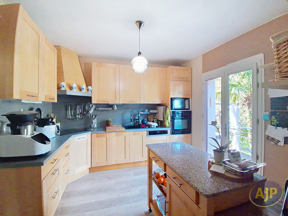 Vente Maison Maison atypique de plus de 150 m² habitables à vendre: Quartier St André D'Ornay. La roche sur yon