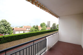  Appartement à louer 3 pièces 100 m²