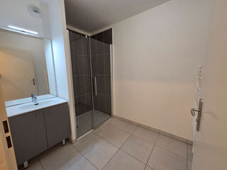 Appartement à louer 3 pièces 76 m²