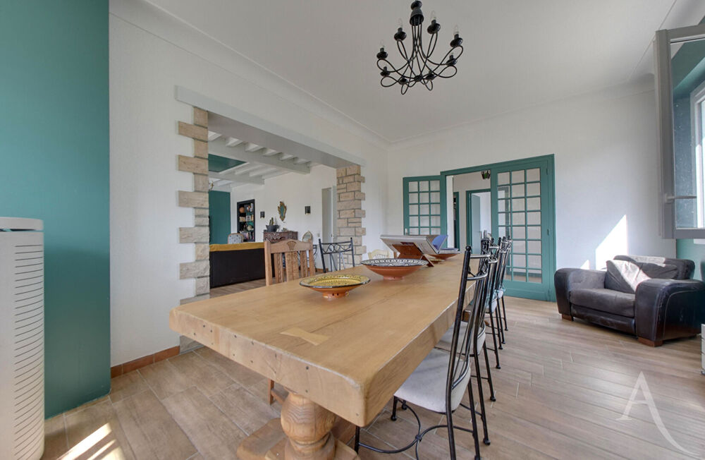 MAGESCQ. Maison de caractère 257 m² .Terrain 1 565 m²