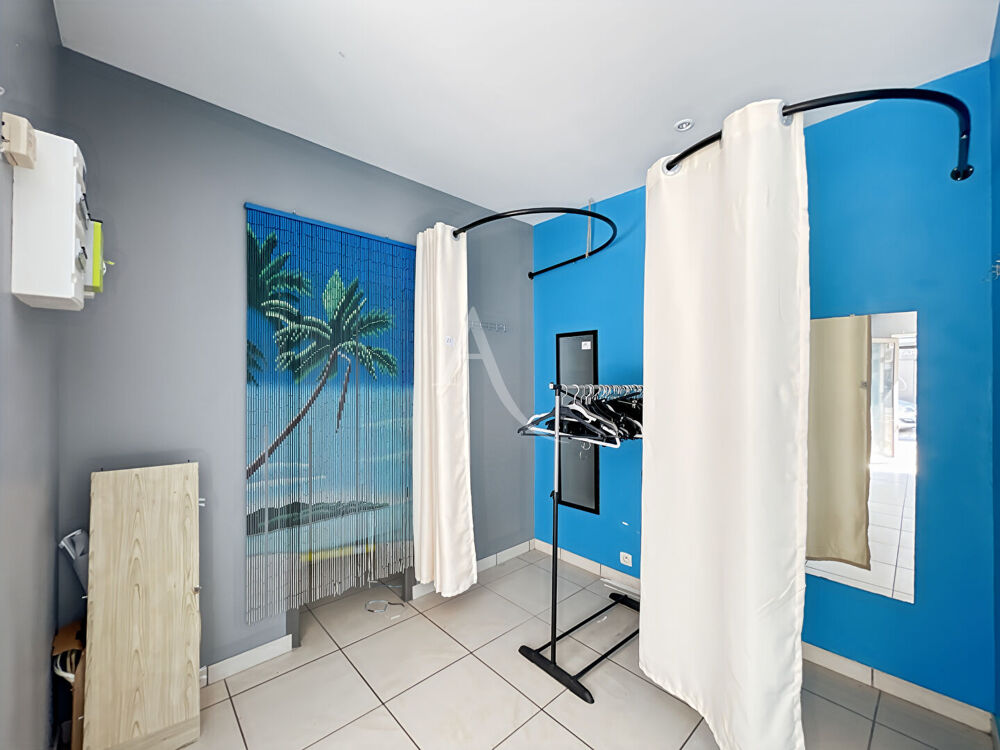 Ensemble immobilier avec local commercial en RDJ et T2 mezzanine à l'étage
