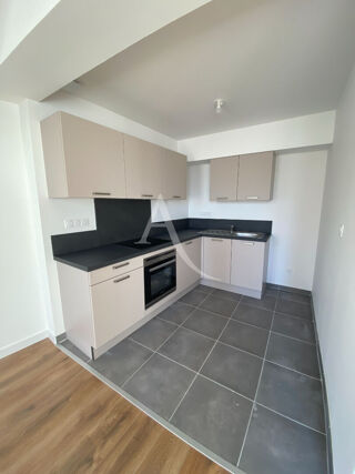  Appartement à louer 4 pièces 78 m²