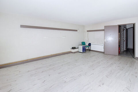   À VENDRE EN EXCLUSIVITÉ - Local de 158 m² à TRANS EN PROVENCE 