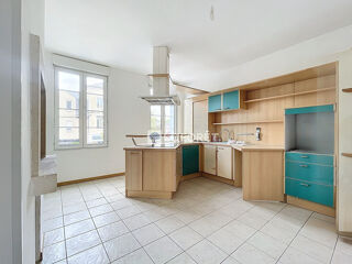  Appartement à louer 7 pièces 130 m²