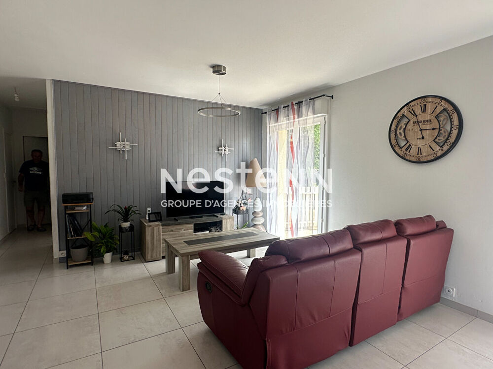 Proche bourg 96 m2 hab, 3 chb, plain pieds sur sous sol. 1000 m² de terrain. Pas de travaux.