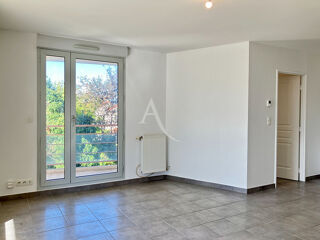  Appartement à louer 4 pièces 82 m²