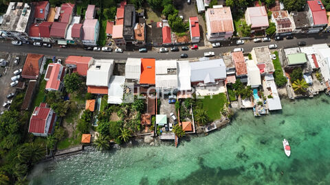Locaux commerciaux face a la mer les pieds dans l'eau avec parking Privatif 358000 97220 La trinite