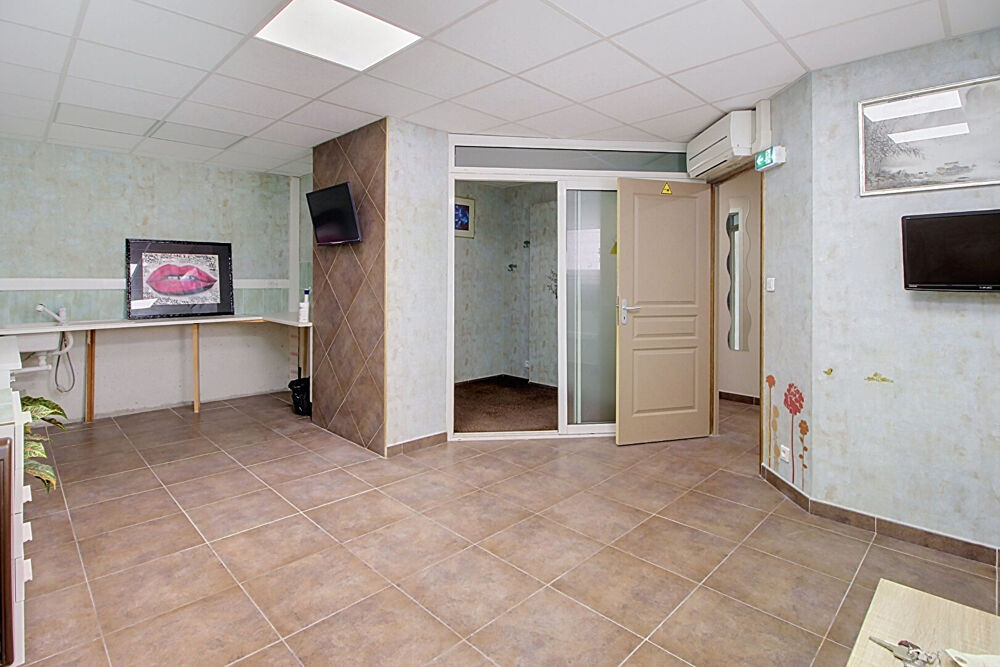   À VENDRE EN EXCLUSIVITE ! A Salernes - Local commercial de 98 m² Salernes