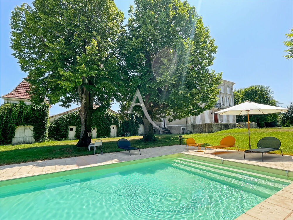 Demeure de prestige avec grange de 300 m2 et piscine - 1,13 hectares de terrain