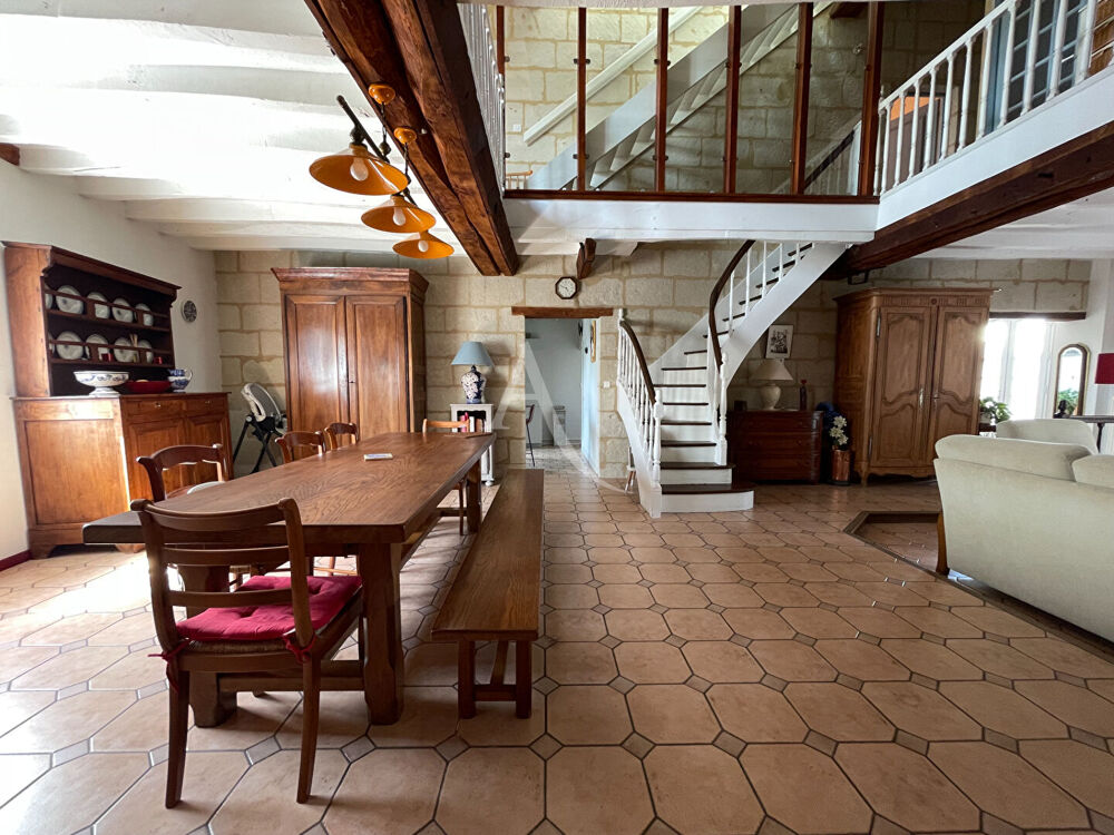 Maison familiale avec jardin à Varrains - 4 chambres - Terrain de 533 m²