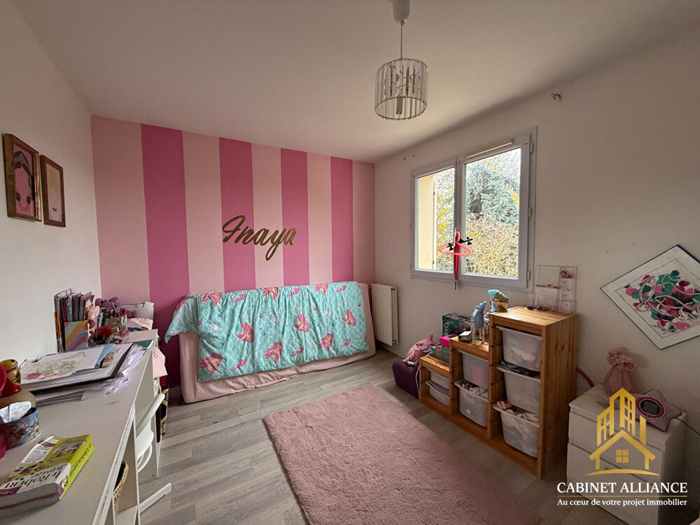 Maison à vendre à Dammarie-les-Lys - 4 pièces, 263 000
