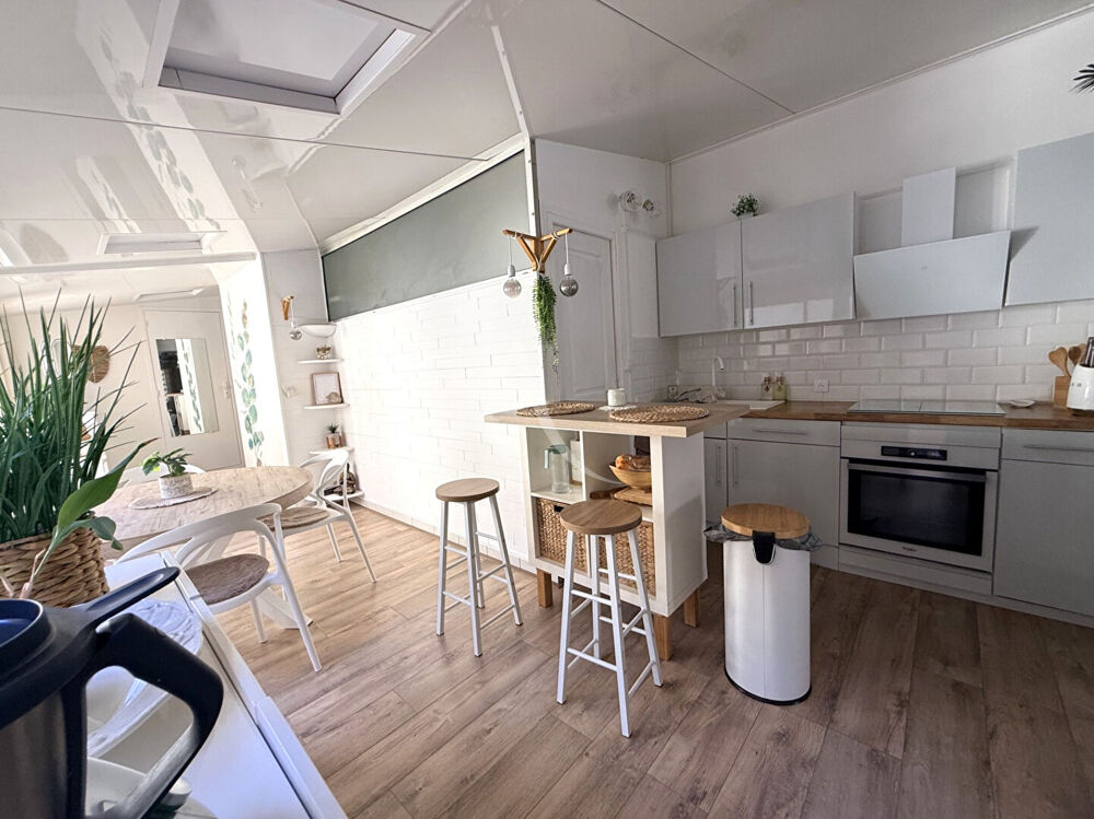 Vente Appartement Hyères Ouest, T3 avec cour en maison de ville, très belle rénovation ! Hyeres