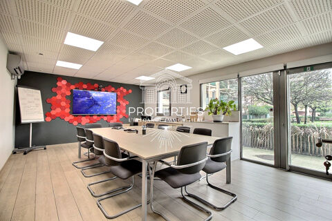 COGOLIN - CENTRE VILLE - MURS COMMERCIAUX LIBRES - RDC - 100 M&sup2;- PARKING X2 441000 83310 Cogolin