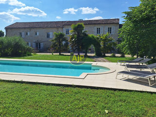  Maison à vendre 15 + pièces 540 m²