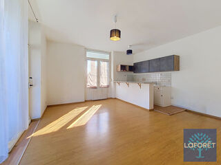  Appartement à louer 2 pièces 45 m²