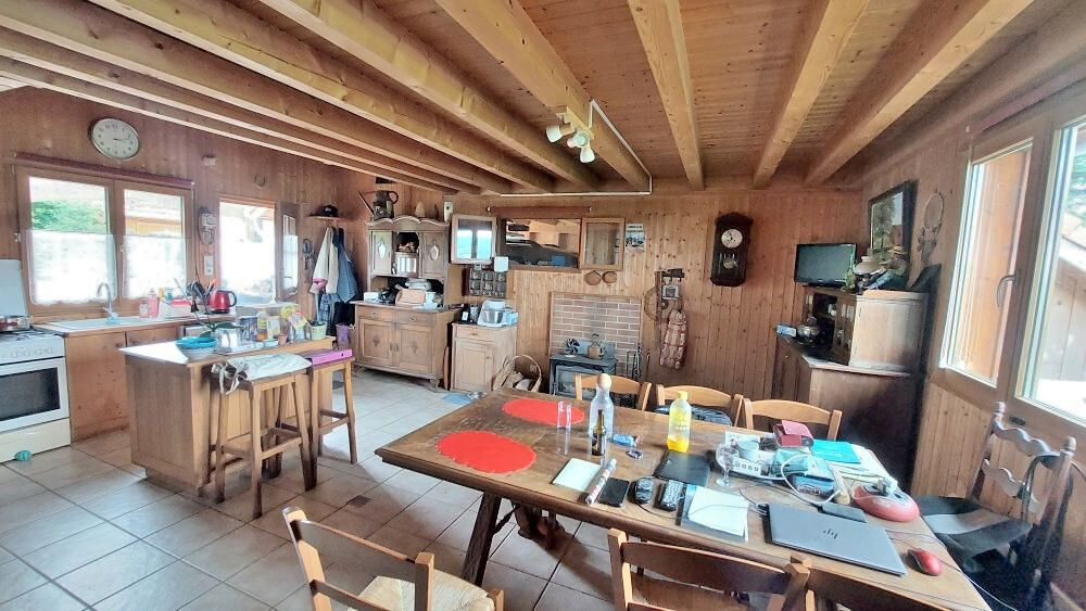Vente Maison Chalet 7 pièces 100 m2 sur terrain arboré de 948m2, vue sur prairies Charmoille
