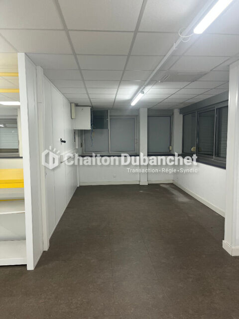   LE COTEAU - Local commercial de 360 m² 