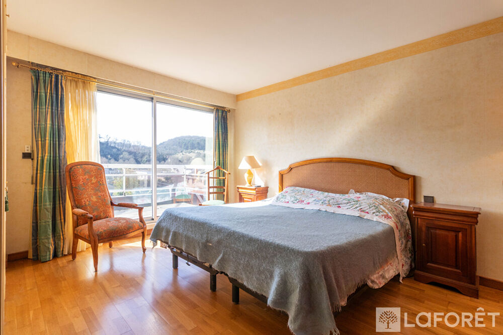 Vente Appartement Appartement Périgueux 4 pièces 145 m2 trois salle d'eau, garage et cave Perigueux