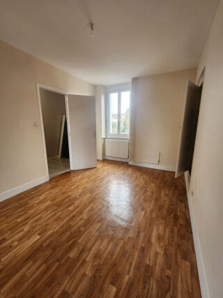  Appartement à louer 4 pièces 83 m²