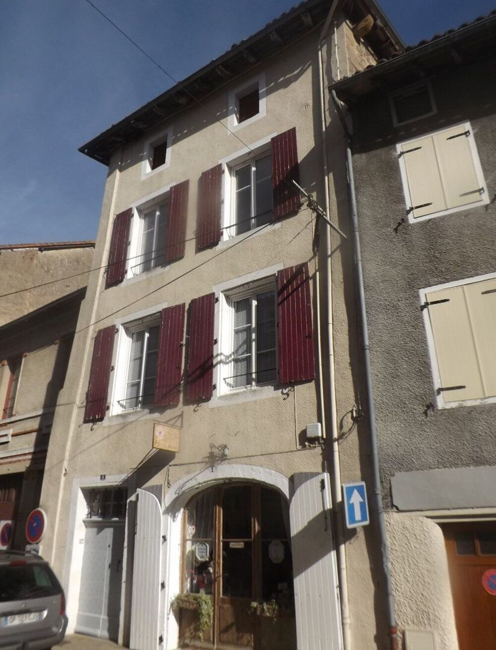 Vente Immeuble Confolens - deux appartements, magasin et cour - Bonne affaire Confolens