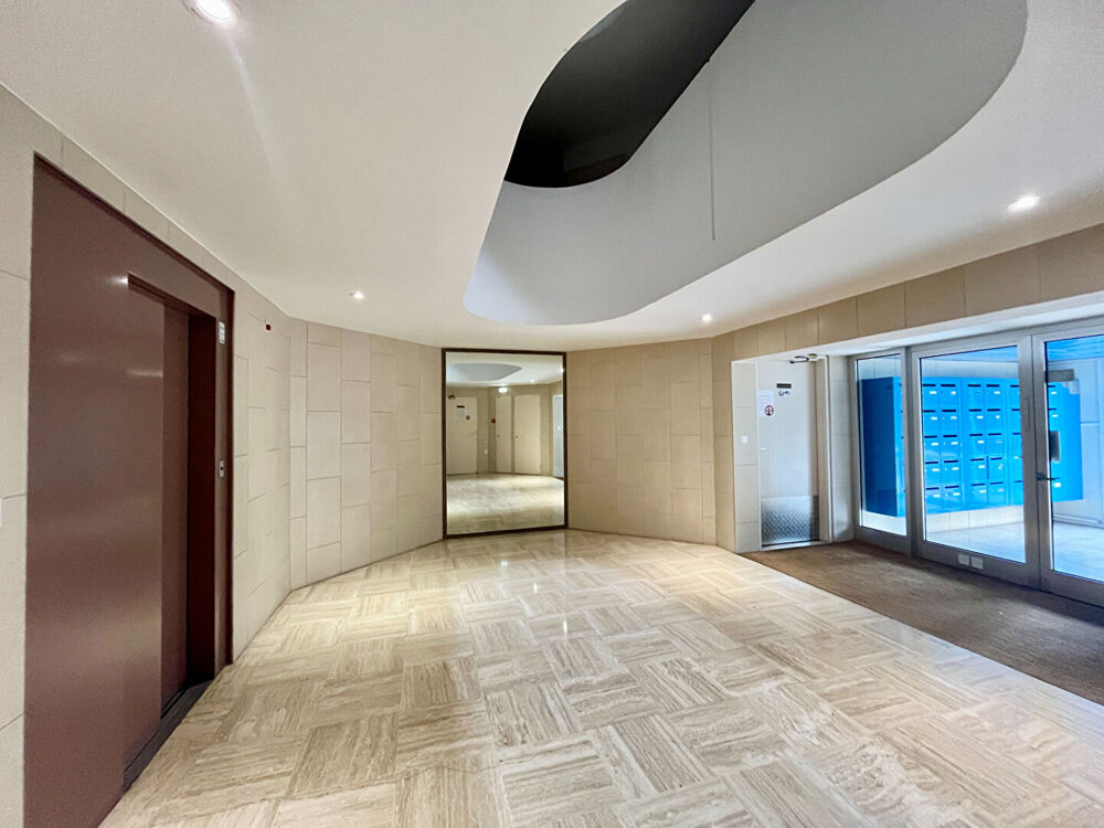 Vente Appartement CENTRE VILLE - Très beau T2 au dernier étage - GARAGE DOUBLE Saint raphael