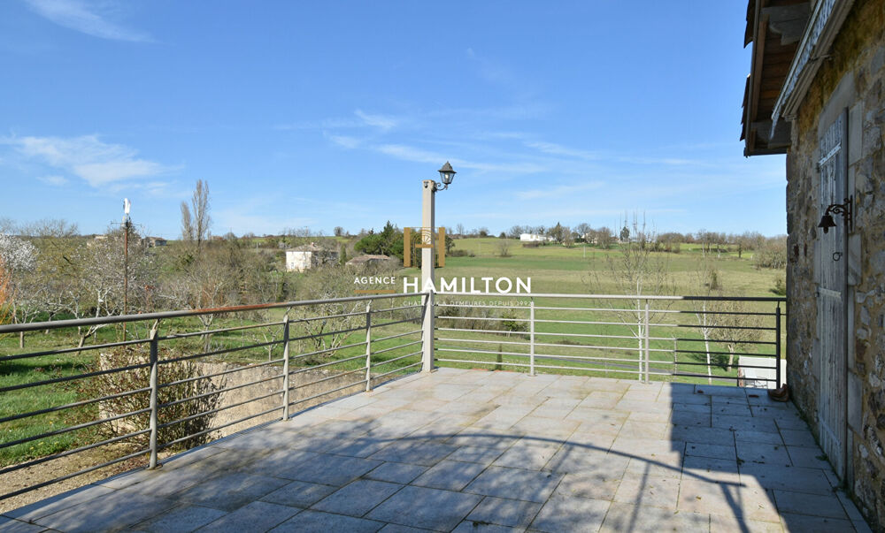 MAISON DE BOURG EN PIERRE AVEC PISCINE - HABITABLE DE SUITE