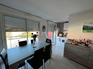 Location Appartement À LOUER T2 location non meublée dans résidence récente avec ascenseur, balcon et place de parking en sous sol secteur gare 630 / Perpignan