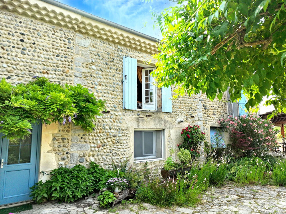 Drôme : Ancien corps de ferme rénové avec piscine et parc arboré