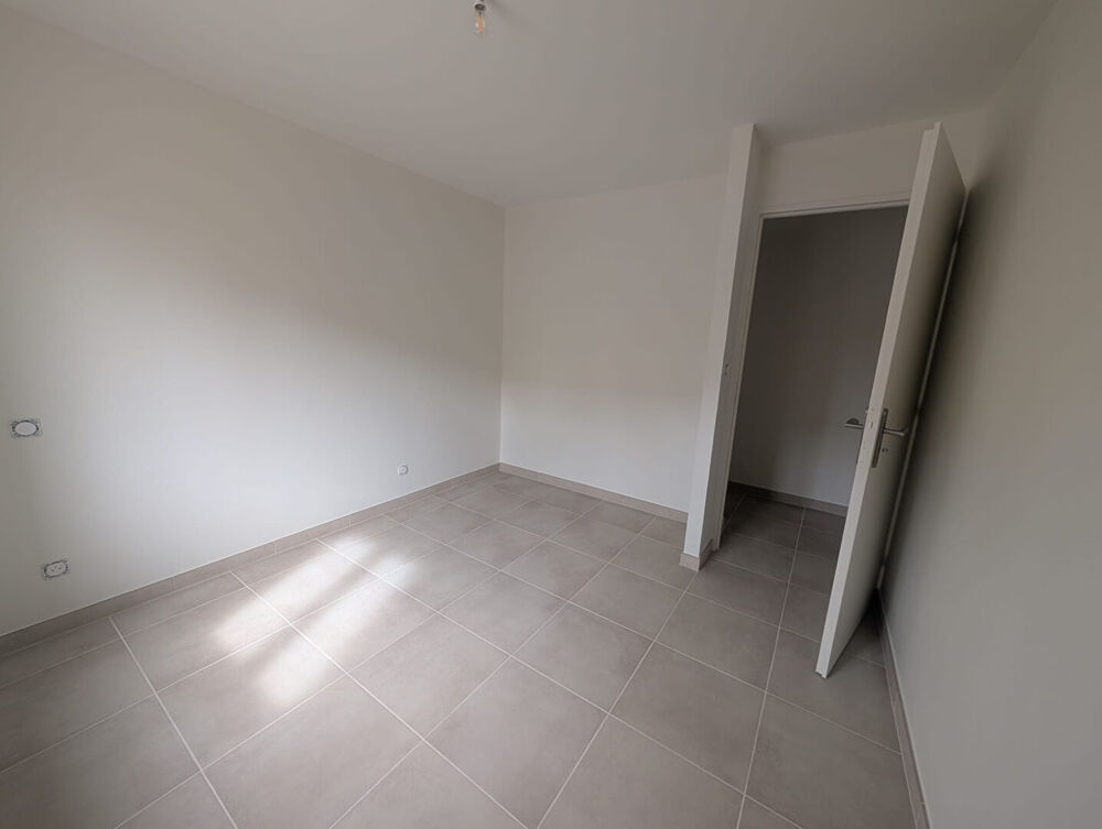Location Appartement Appartement T3 avec terrasse et parking à LUNEL. Lafrancaise