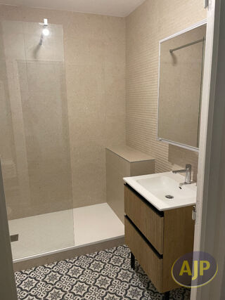  Appartement à louer 4 pièces 77 m²