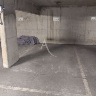  Parking / Garage  vendre 