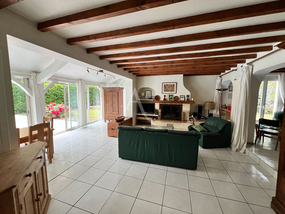 HAUT DE LESCAR - Maison 6 pièce(s) 150 m2 avec piscine garage carport terrain 1282m²