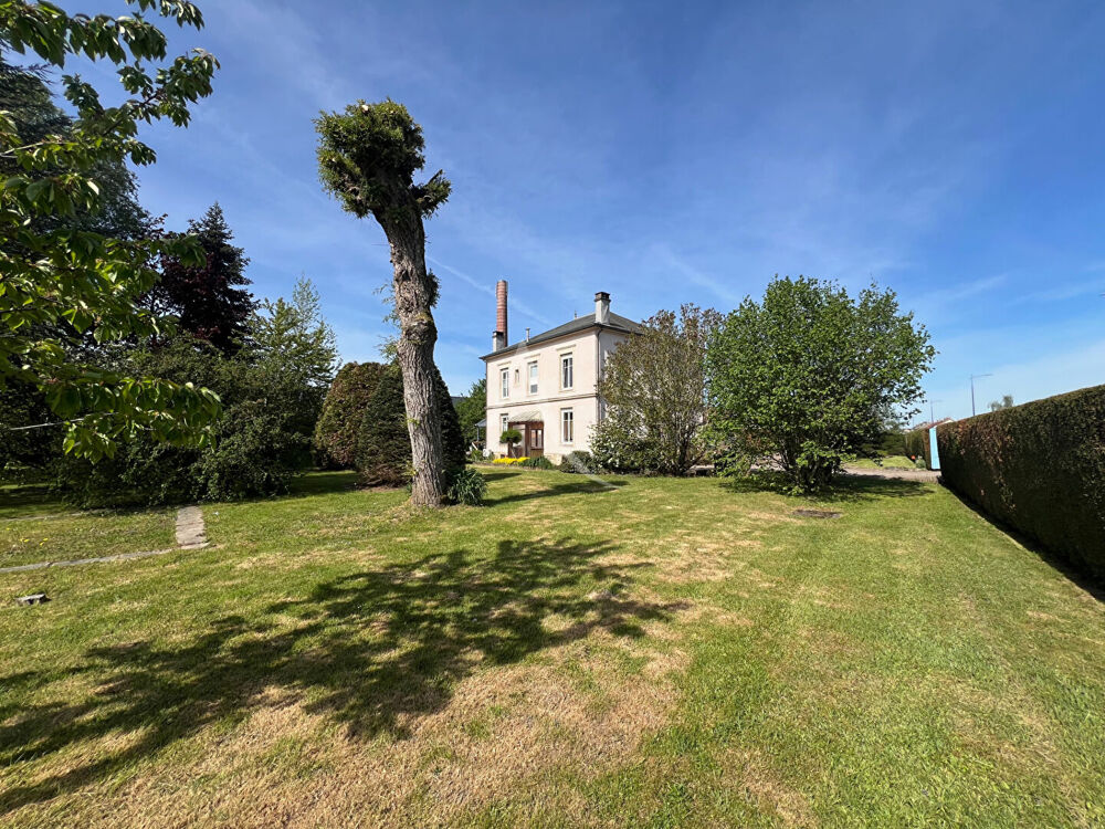 Propriété fermée avec dépendances et jardin