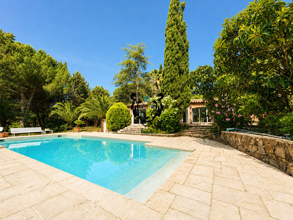 Maison 8 pièces 233 m² · à Roquebrune sur Argens · 233 m² · 949 000 €
